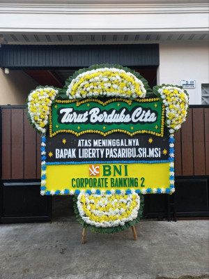 Papan Bunga Duka di Huta Lombang