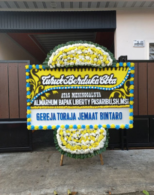 Papan Bunga Duka di Huta Lombang